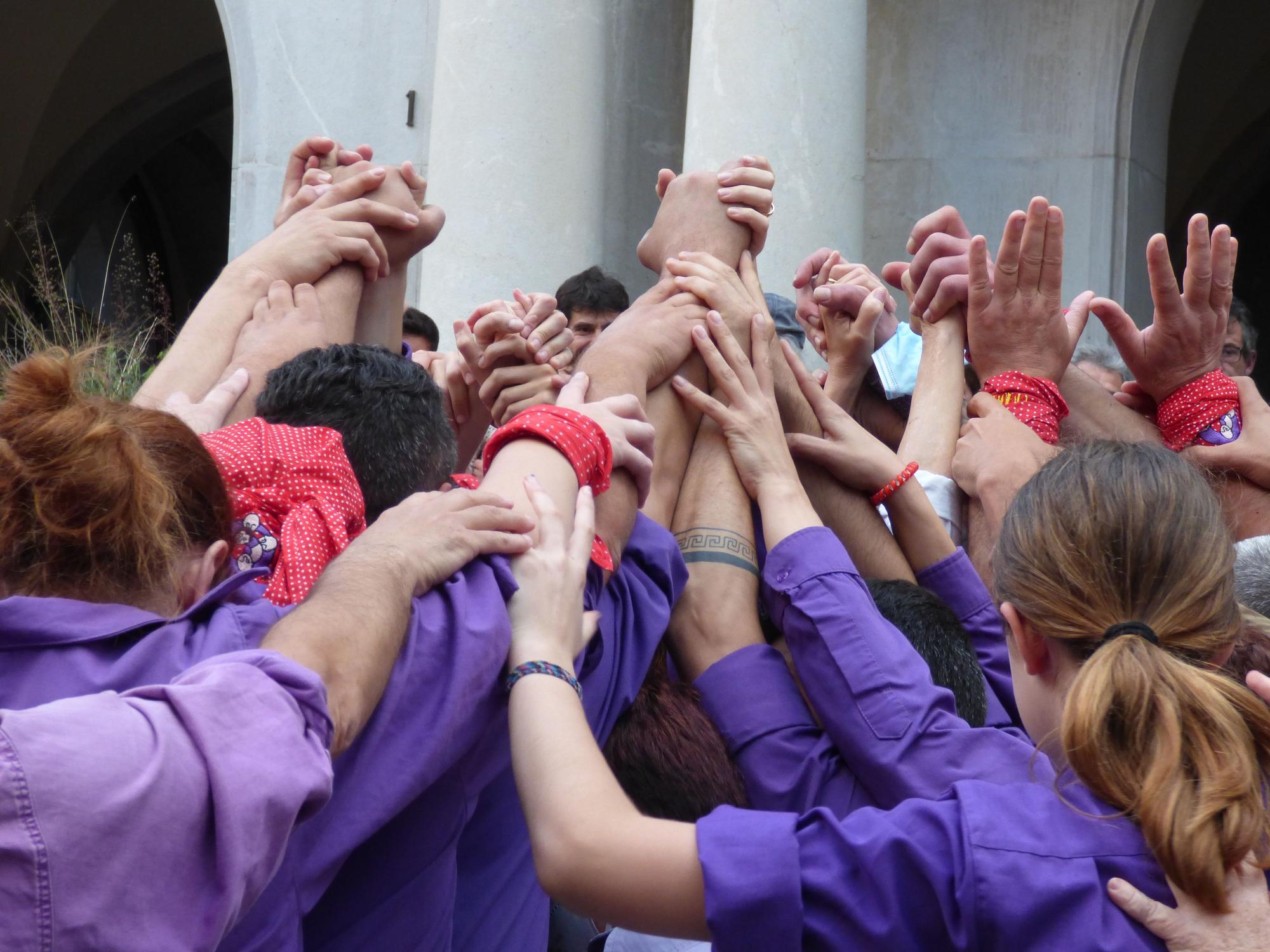 Els castellers de Figueres vesteixen la Monturiola