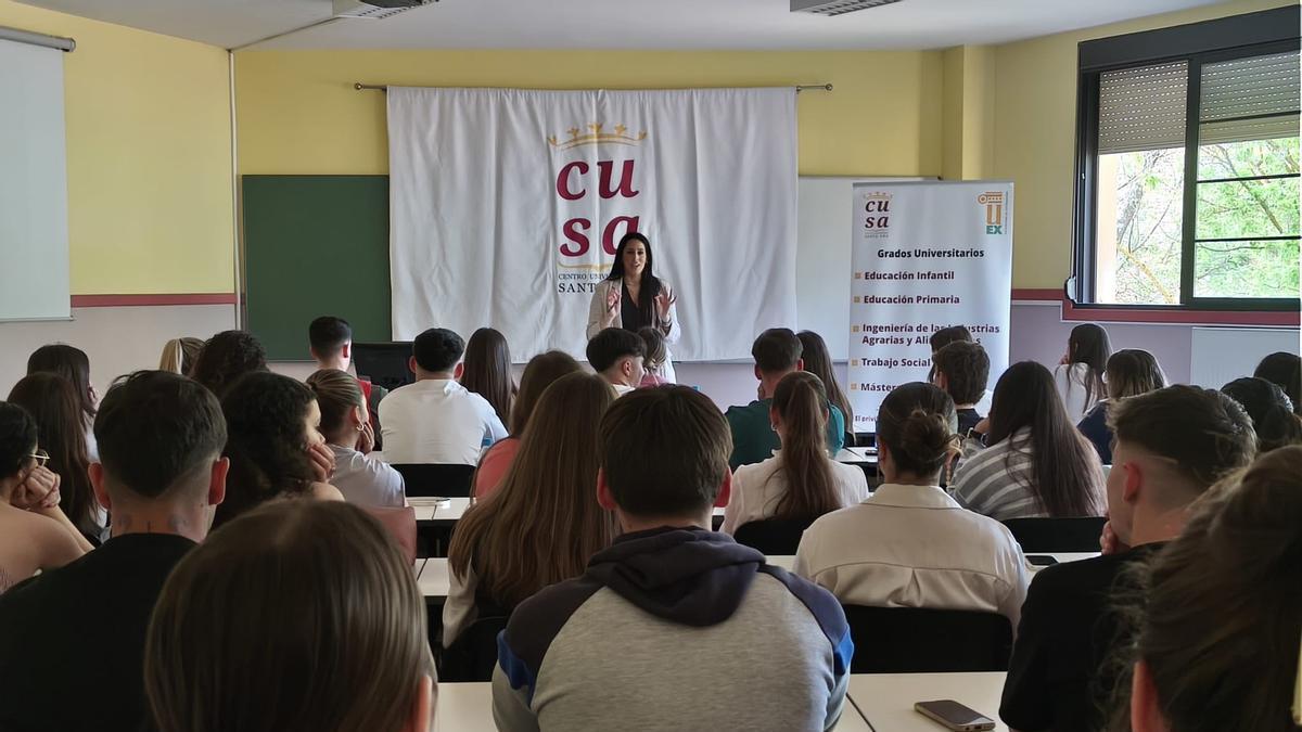 El centro universitario Santa Ana organiza un concurso sobre vinos experimentales