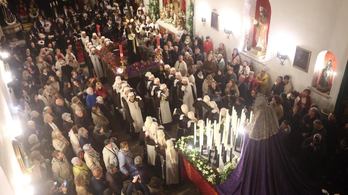 Semana Santa en A Coruña: procesión bajo techo en la iglesia de la Orden Tercera