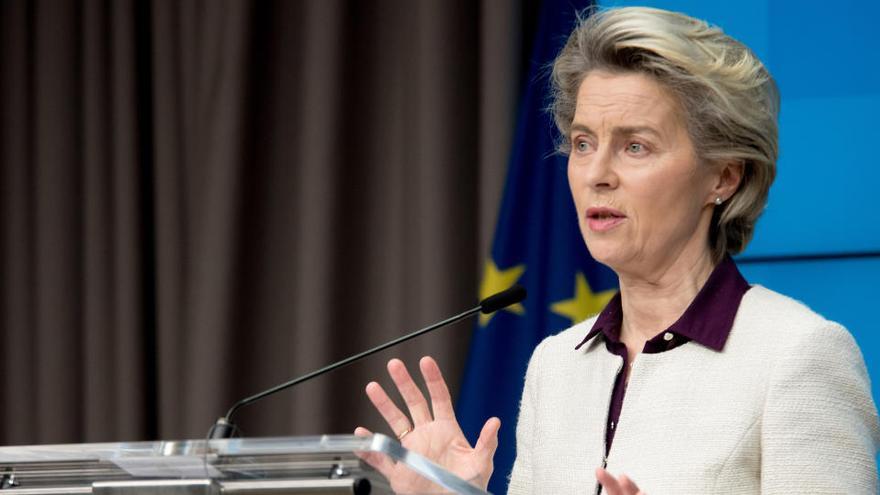 La presidenta de la Comissió Europea, Ursula Von der Leyen, durant la roda de premsa de la cimera europea telemàtica del 21 de gener del 2021