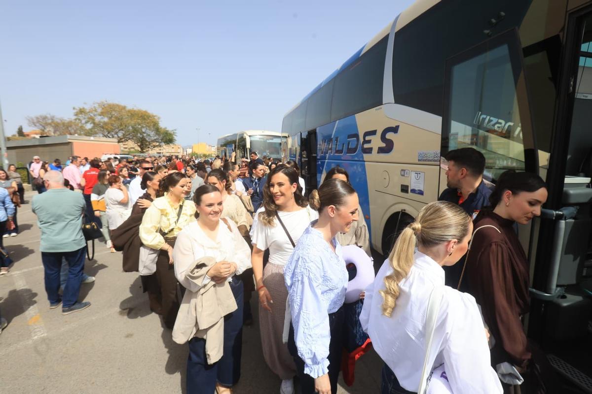 Salida de las convivencias de las candidatas a Bellea del Foc de Alicante hacia Toledo Salida de las convivencias de las candidatas a Bellea del Foc de Alicante hacia Toledo