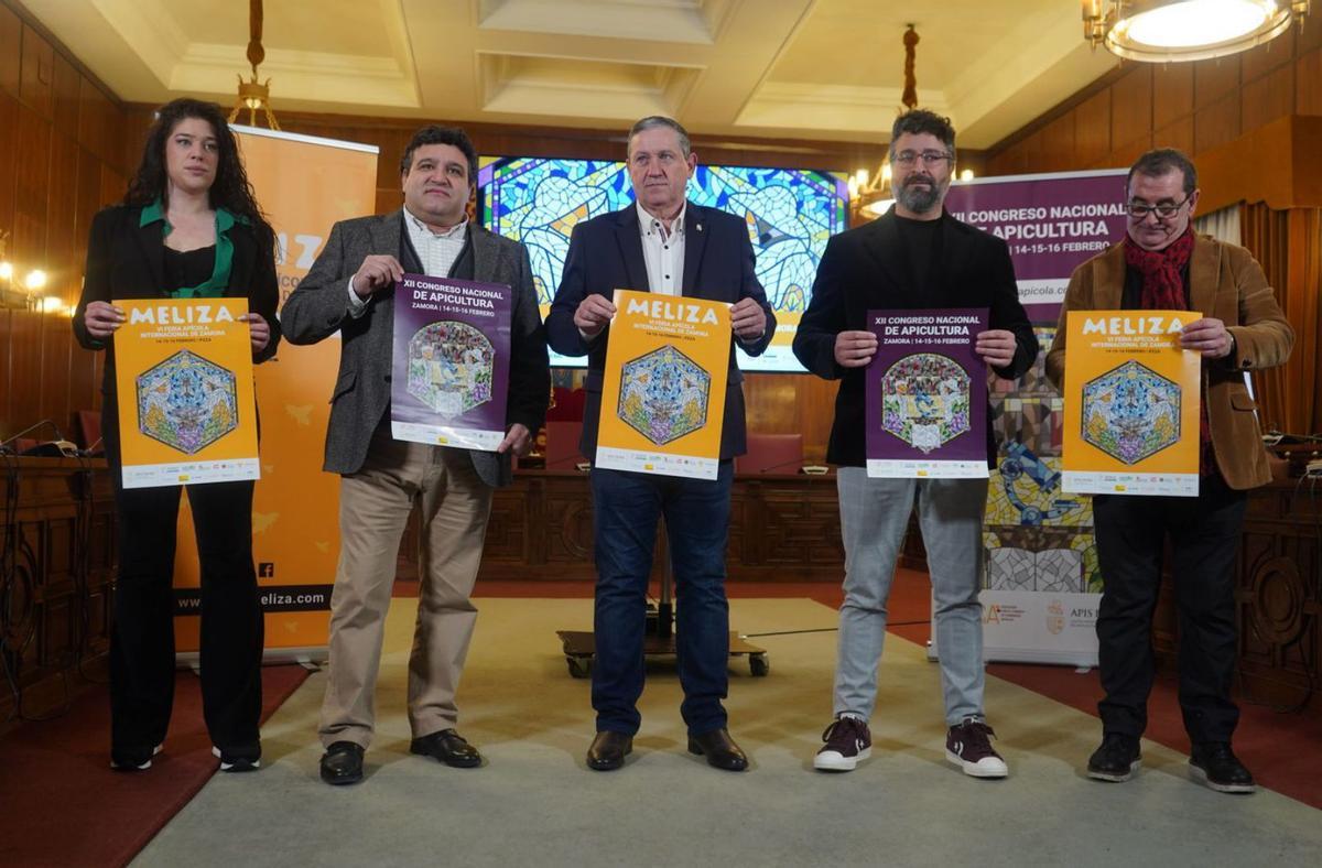 Natalia García, Jose Ángel Ruiz, Javier Faúndez, Paco Alonso y Narciso Prieto, en la presentación de Meliza. | JOSE LUIS FERNÁNDEZ