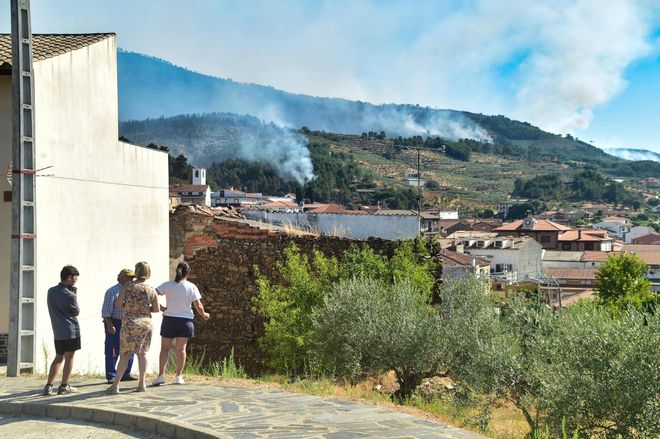 Fotogalería | Así se está desarrollando el incendio en Las Hurdes