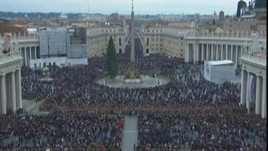 Más de 150.000 fieles acompañan al Papa