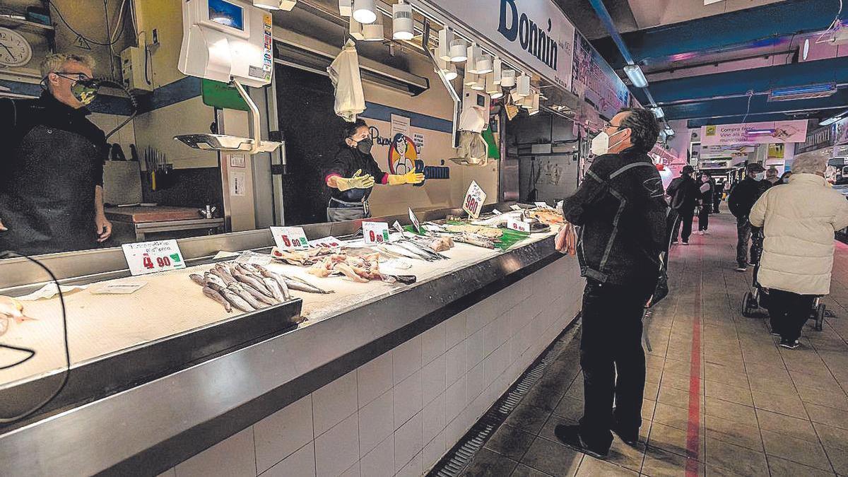 Los vecinos defienden que el mercado de Pere Garau "tiene una historia y una identidad única"