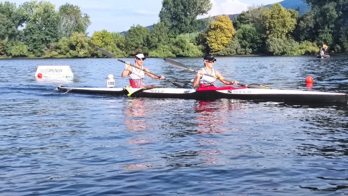 Las ganadoras en K-2 femenino, del Kayak Tudense.