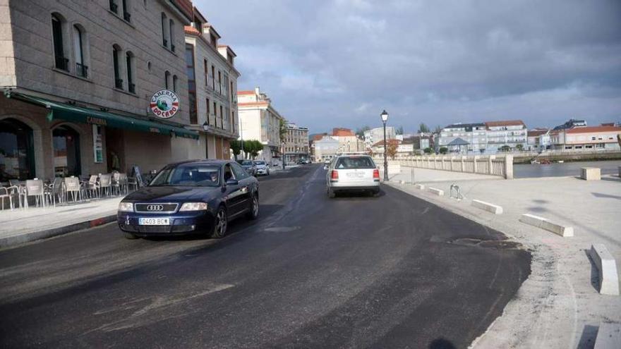 Obras que está ejecutando Portos de Galicia en el paseo marítimo de O Cabo, en Vilanova. // Noé Parga