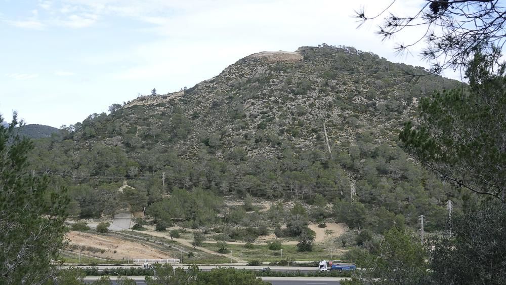 Denuncian que la actividad de la cantera de Calvià puede afectar a una ermita emblemática