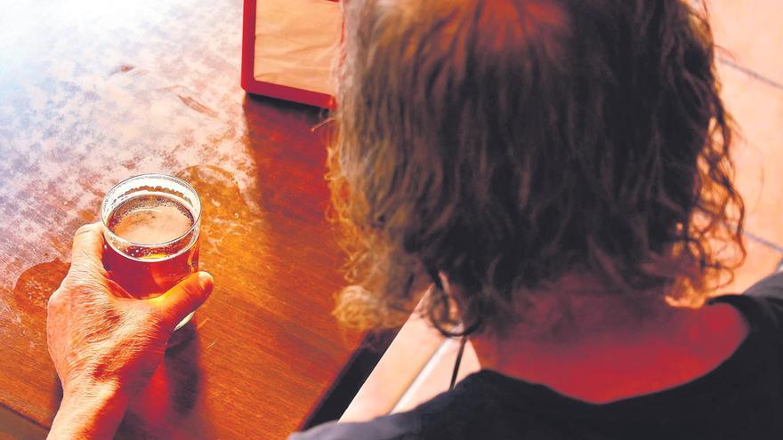 Los problemas con el alcoholismo en la Región, la epidemia silenciosa que aún no se frena