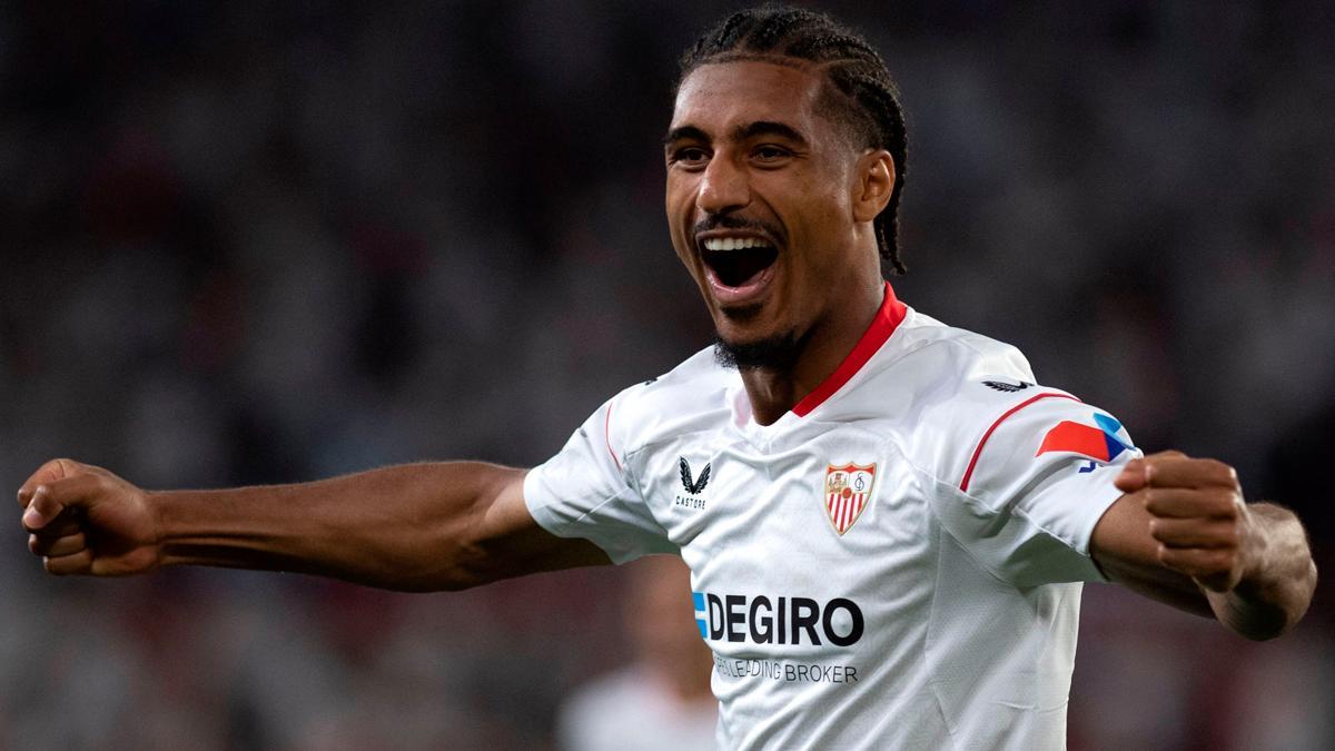 Sevilla - Manchester United: El gol de Badé
