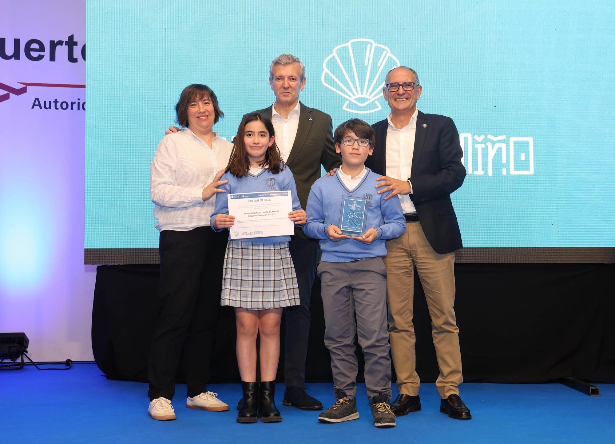 Francisco Sánchez recolle o premio polo debuxo ‘Caminando por el cielo estrellado’, vencendor na categoría de debuxo.