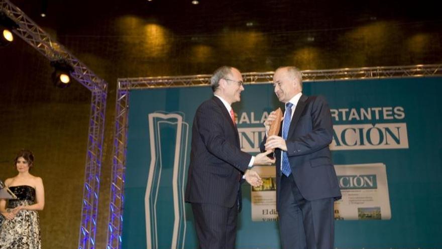 Vicente Magro recibe el premio