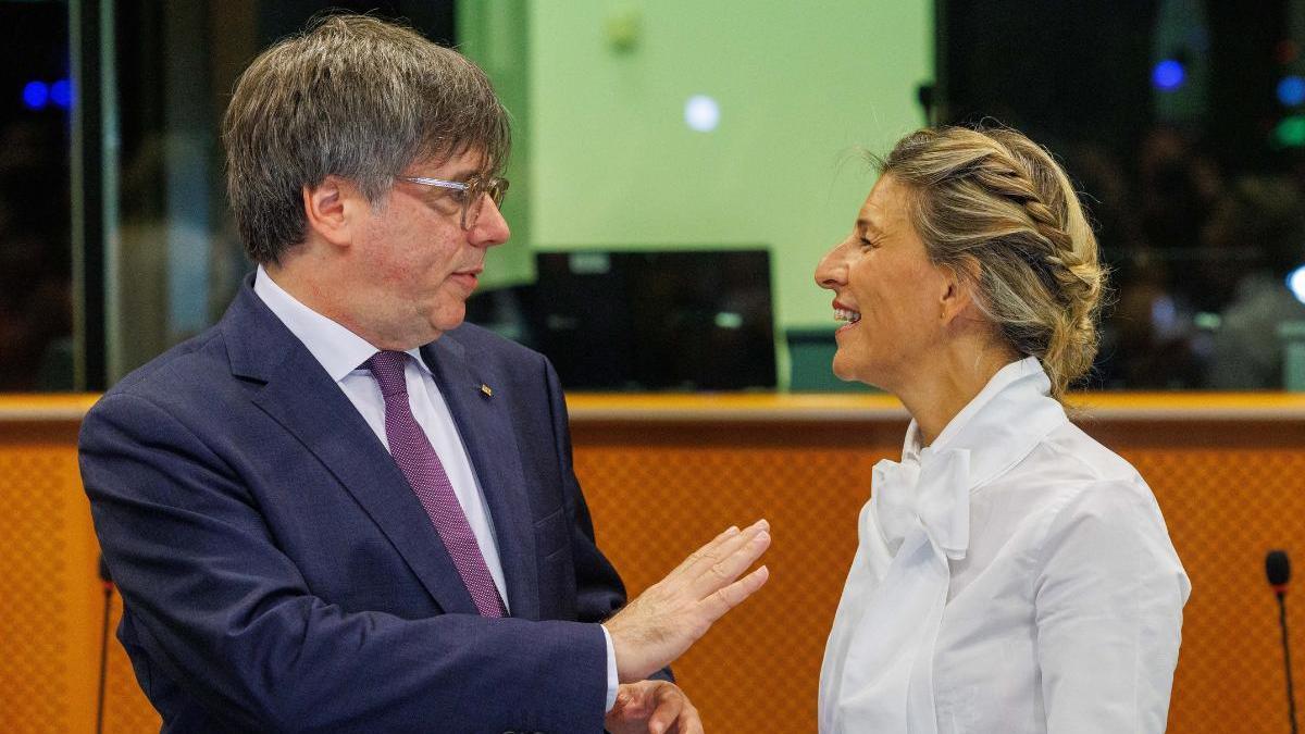 Yolanda Díaz y Carles Puigdemont se reúnen en el Parlamento Europeo para negociar la investidura de Sánchez