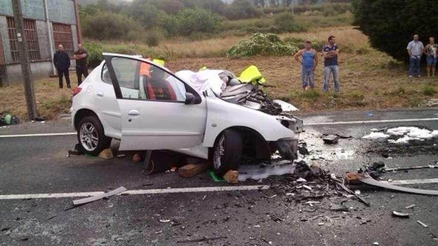 Un boirense muere en un accidente contra una furgoneta en Padrón