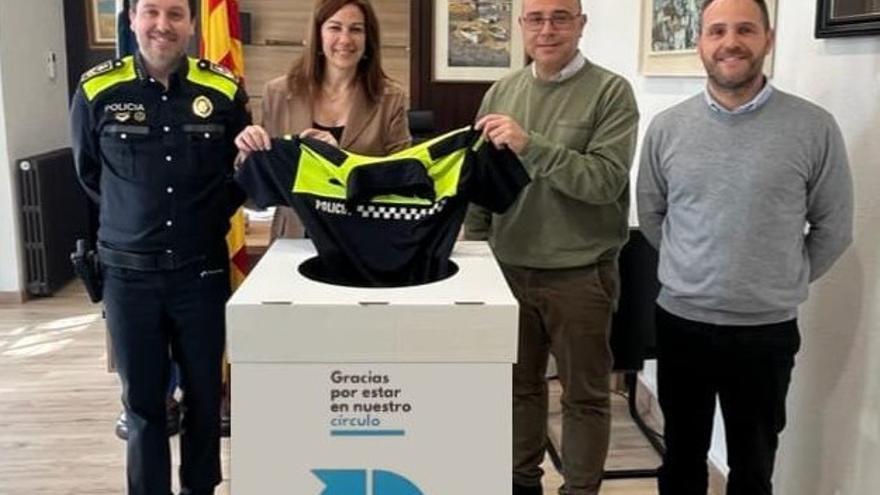 L&#039;Ajuntament i la Policia Local de Llançà signen un acord per reciclar antics uniformes