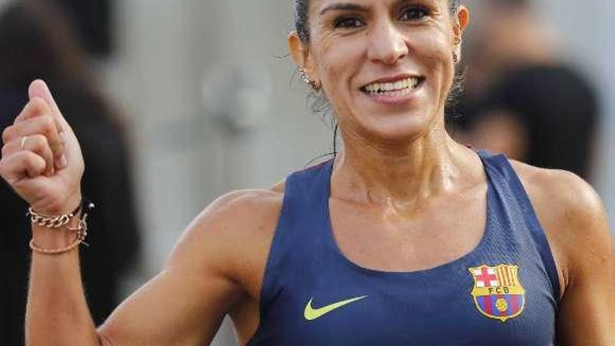Ester Navarrete festeja su victoria en la 10K del Berbés. // Cristina Graña