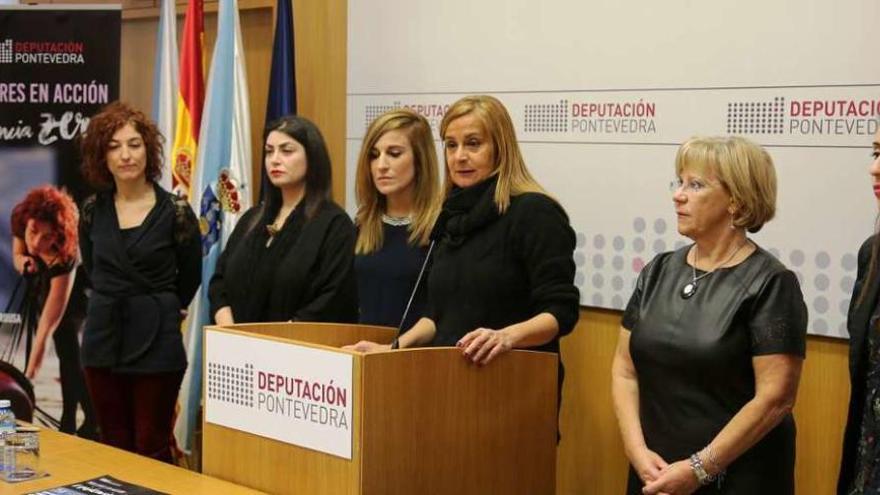 El acto de presentación del programa contra la violencia de género en la Diputación de Pontevedra. //