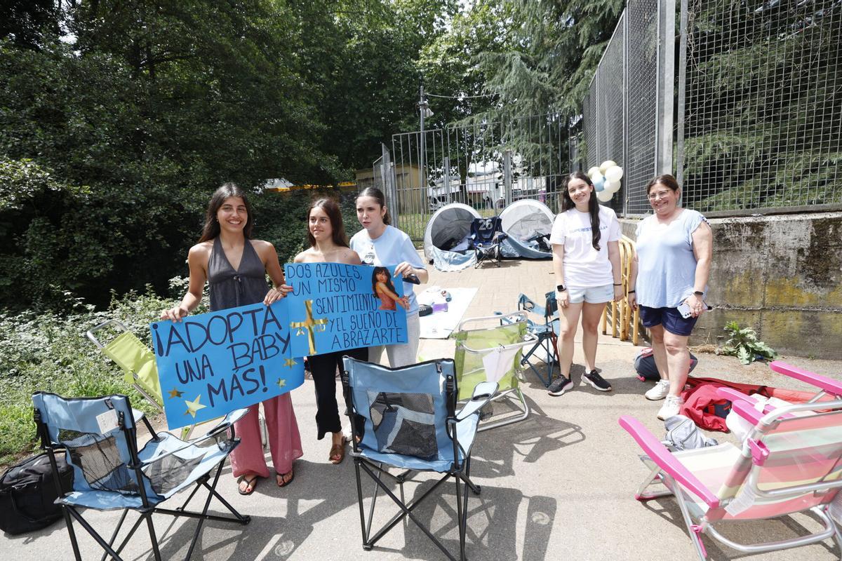 Primeras de la cola del concierto de Aitana