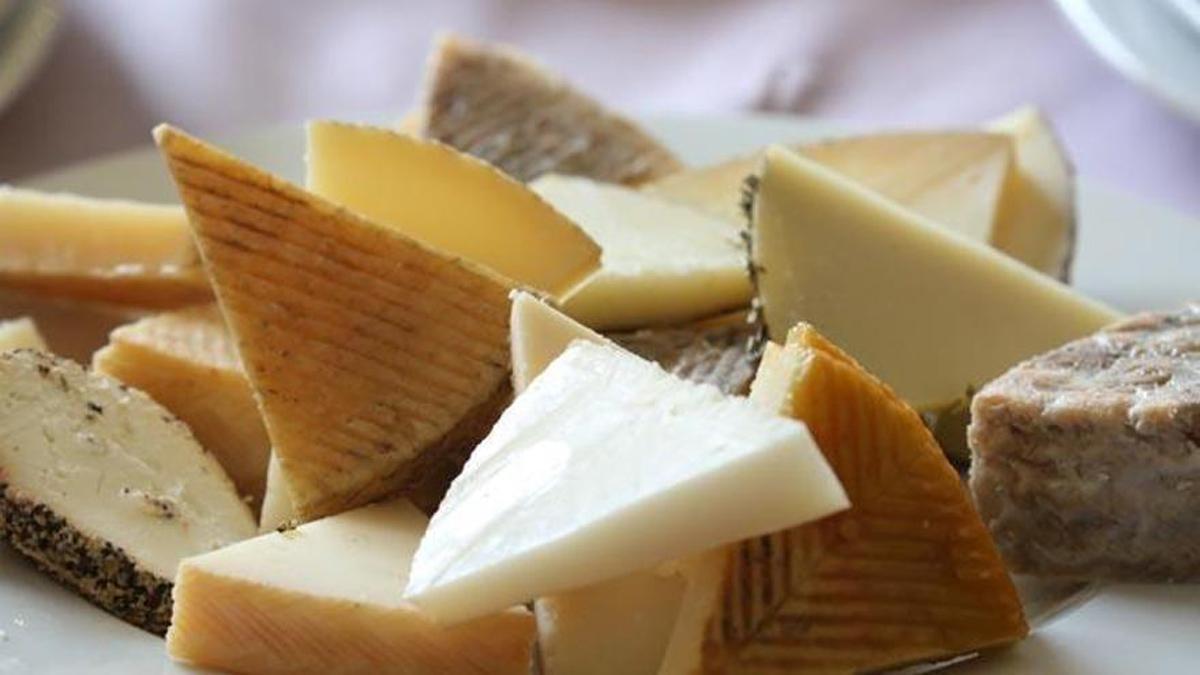 ercado de Queso Artesano de Cabra Malagueña y Vino de la Axarquía