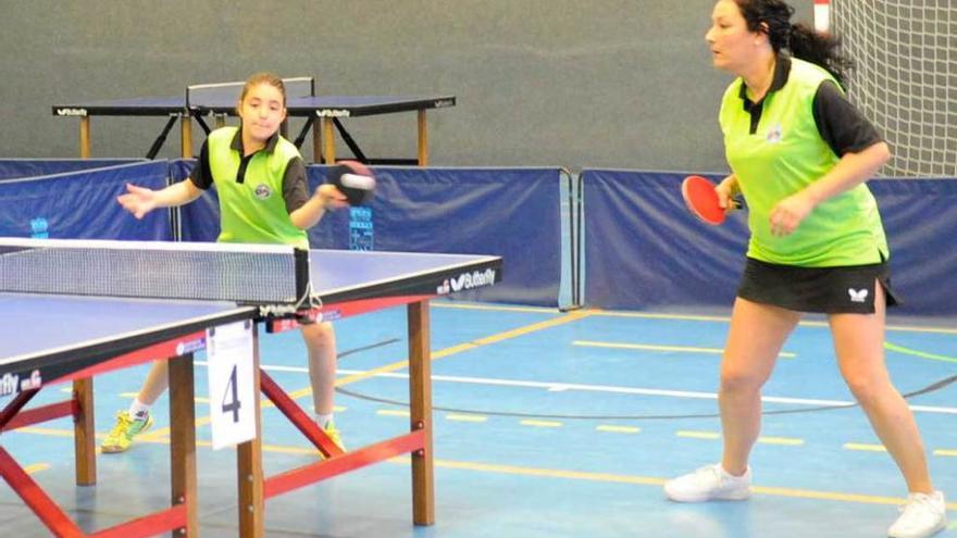 Carla Sánchez y Carmen Agüera, durante la competición.