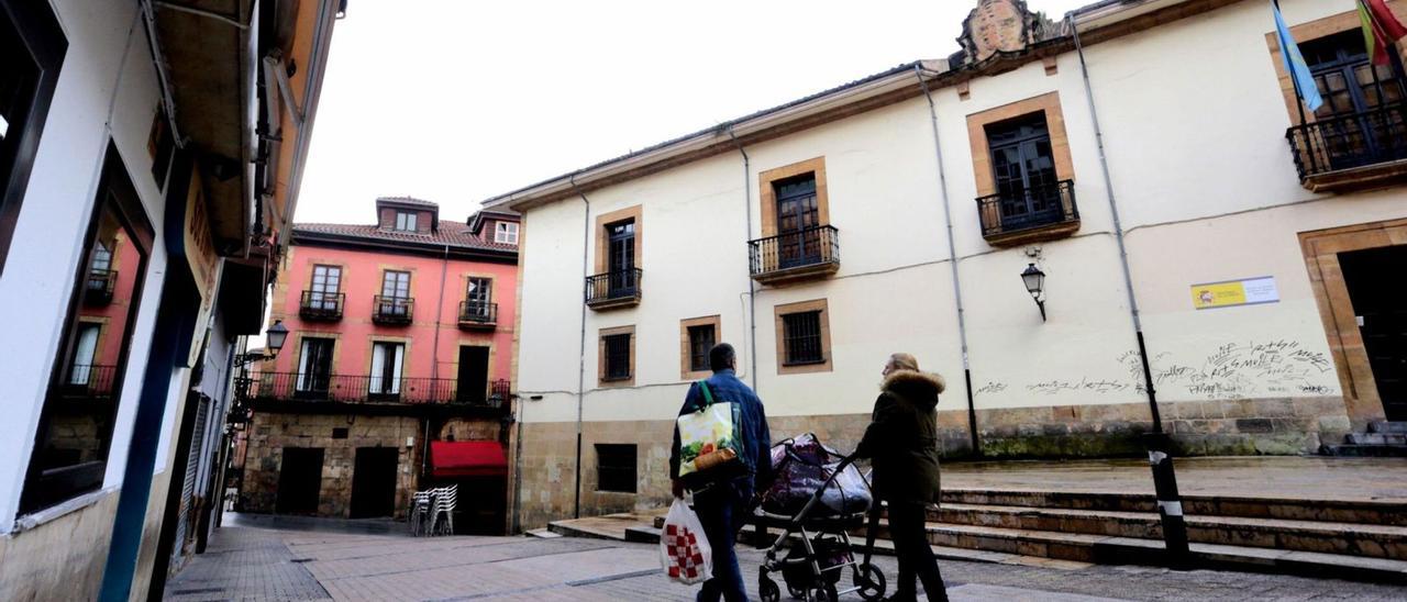 El Palacio de Inclán y Leyguarda, en la Plaza del Sol, en una imagen de 2018, sin andamios ni vallas.