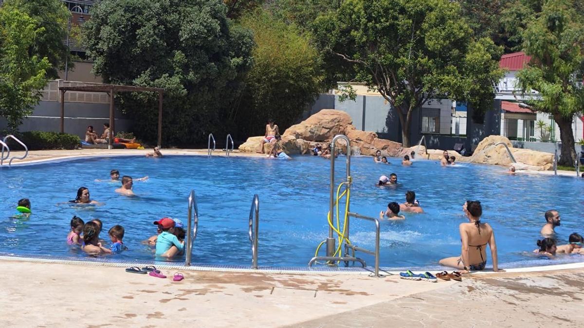 La piscina de verano que ya abrirá el 1 de junio para dar la bienvenida al verano.