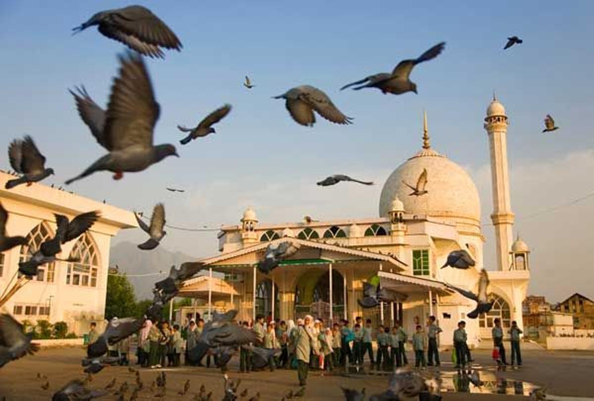 El santuario de Hazratbal, en Srinagar, guarda un pelo de la barba de Mahoma.