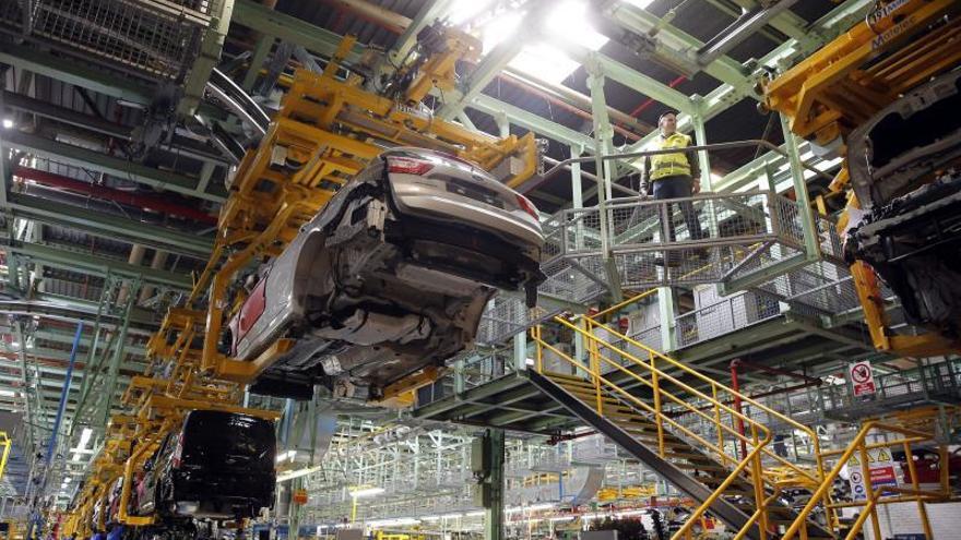 Línea de montaje de vehículos en la factoría de Ford Almussafes. | KAI FOSTERLING/EFE