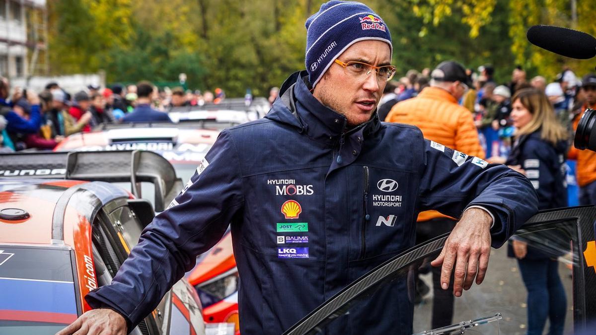 Neuville, durante una prueba.