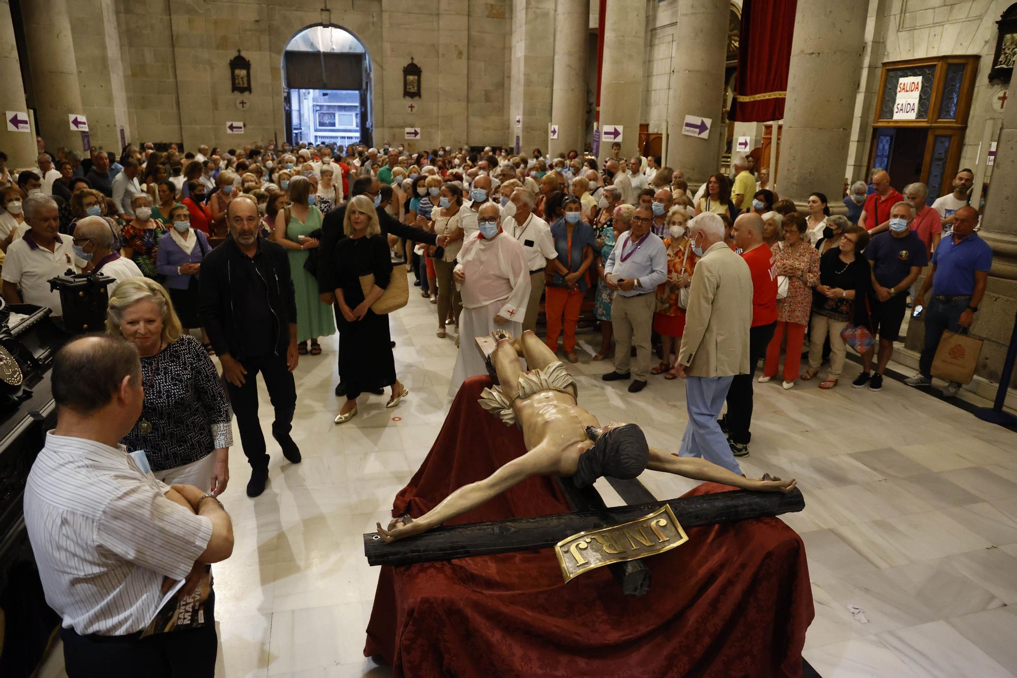 Vigo recupera el descenso del Cristo de la Victoria