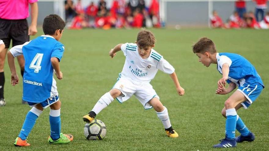 Imagen del duelo entre el Real Madrid y el Depor en la pasada edición. // Bernabé/J. Carlos Asorey