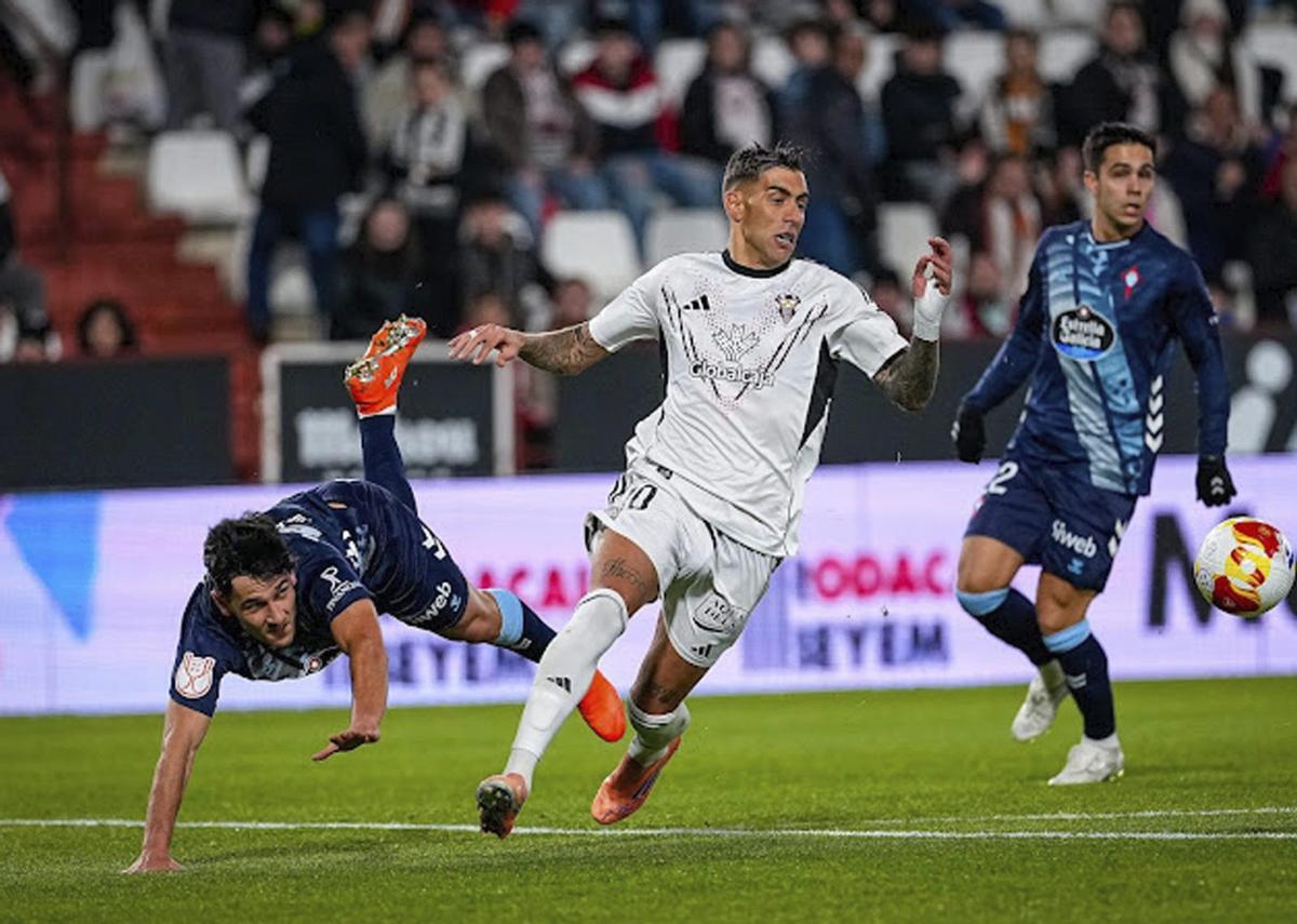 Yoel Lago cae
 ante Jefté. 
|  J. Moreno  (LOF)