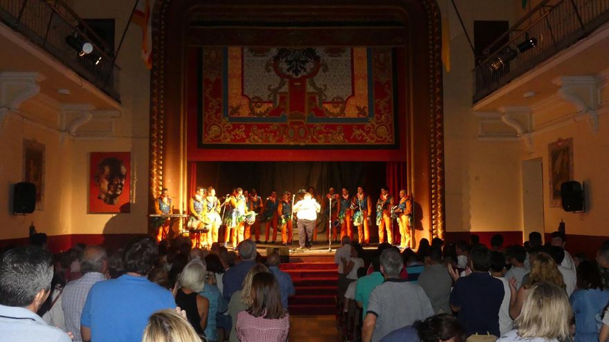 Un público entregado en el teatro del colegio salesiano de Utrera asistió a la representación. / V.C.