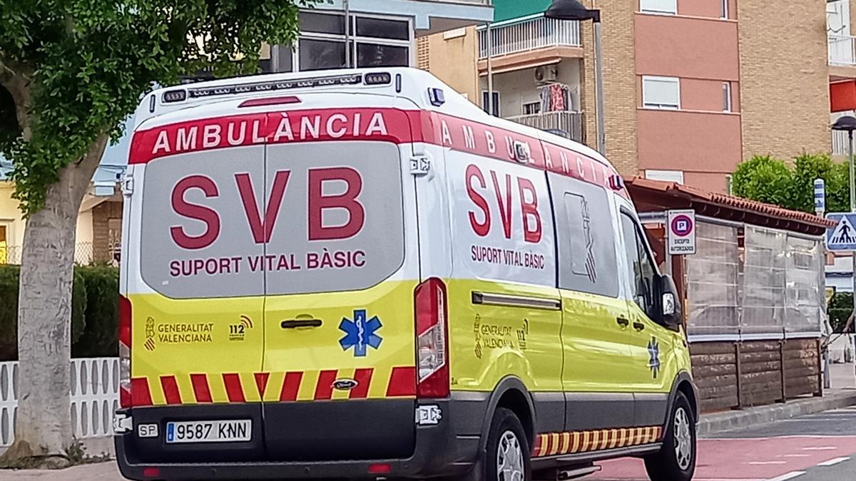 Foto de archivo de ambulancia de Soporte Vital Básico (SVB)