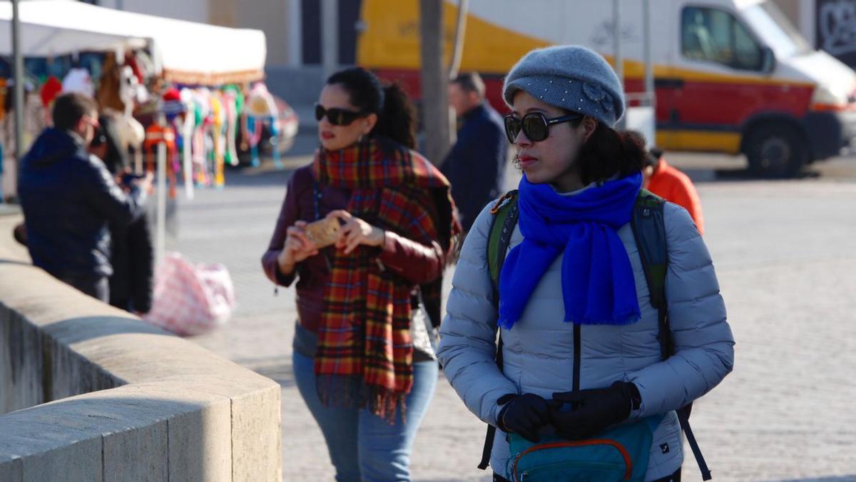 Abrigos y bufandas en las calles de Córdoba.