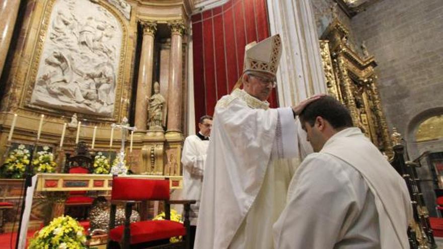 Santiago Martín protagoniza una emotiva ceremonia   en la Catedral