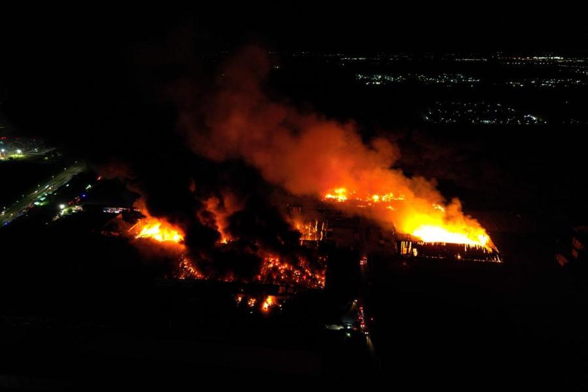 Una fuerte explosión en una zona industrial cerca del principal aeropuerto de Argentina deja al menos 15 heridos