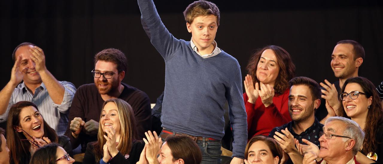 Owen Jones durant el tancament de campanya de Podem a València en 2015.