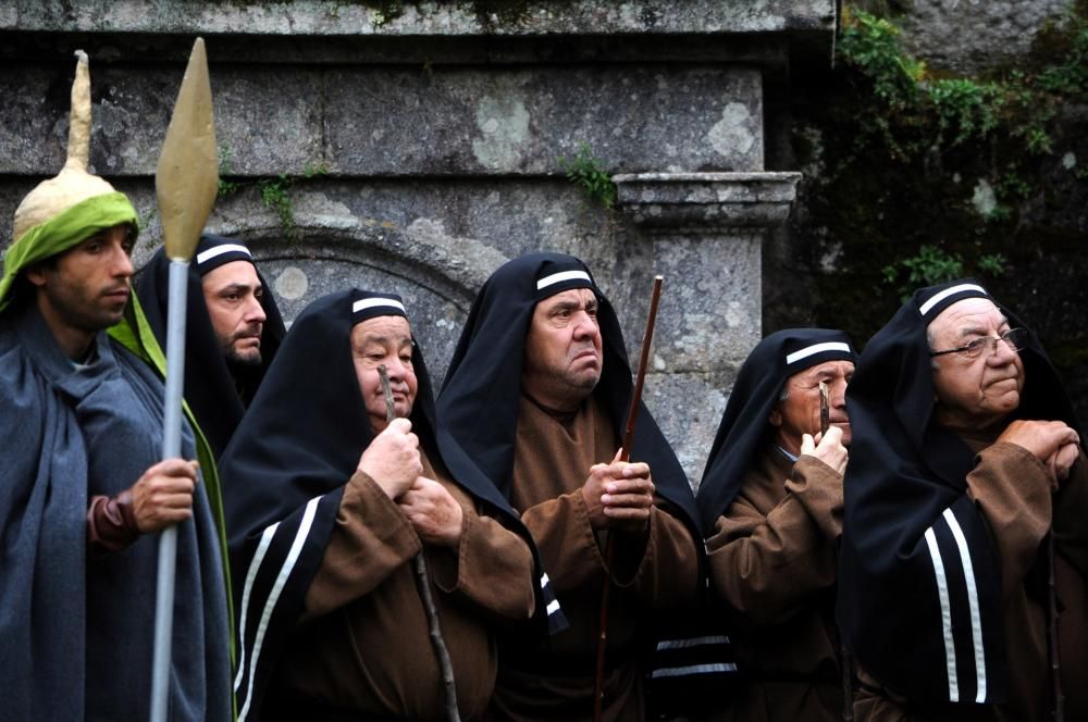 La parroquia de Paradela representa el Via Crucis y la Crucifixión, declaradas de interés turístico gallego