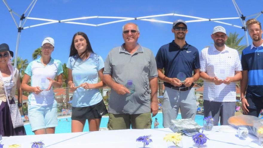 Foto de familia tras la disputa del XII Torneo eó Suite Hotel Jardín Dorado, en el sur de Gran Canaria.