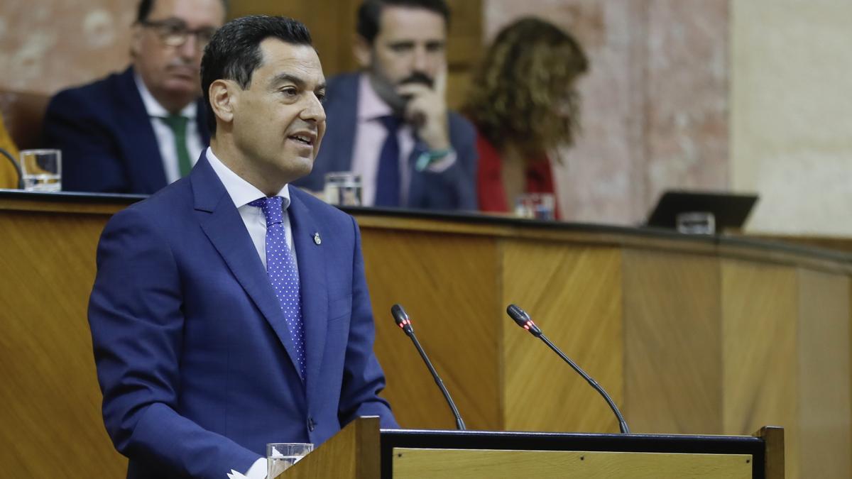 Juanma Moreno, en el Parlamento andaluz.