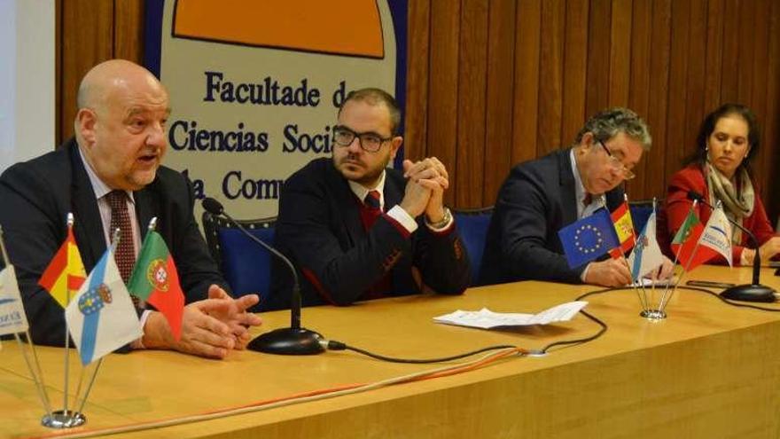 Inauguración de la jornada, ayer en Ciencias Sociais. // FdV