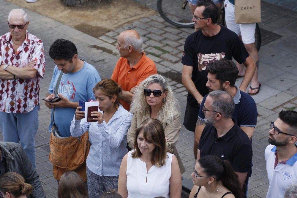 Concentració per condemnar l'agressió sexual múltiple a una turista a Platja d'Aro