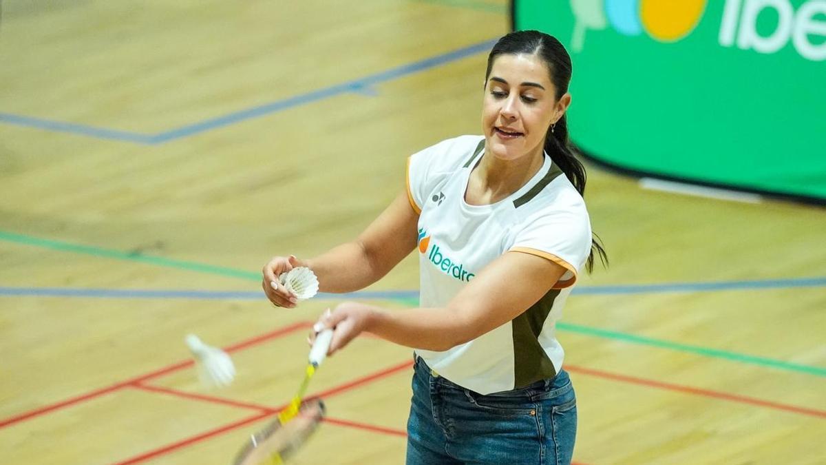 cálido homenaje en el pabellón donde inició su andadura en el bádminton