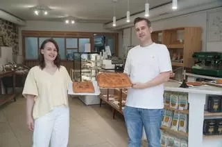 La panadería sin gluten de A Coruña que busca el oro nacional con su empanada: "Empezamos a las seis y por la tarde ya no quedan"
