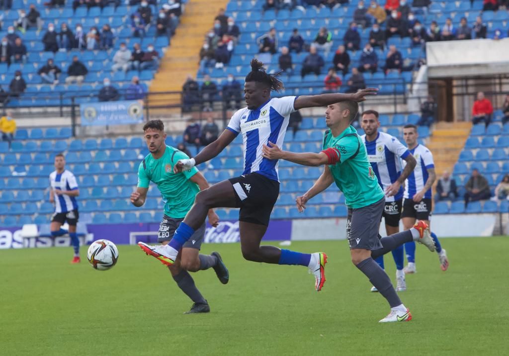 (2-1) El Hércules crece en el Rico Pérez y supera con claridad al Águilas