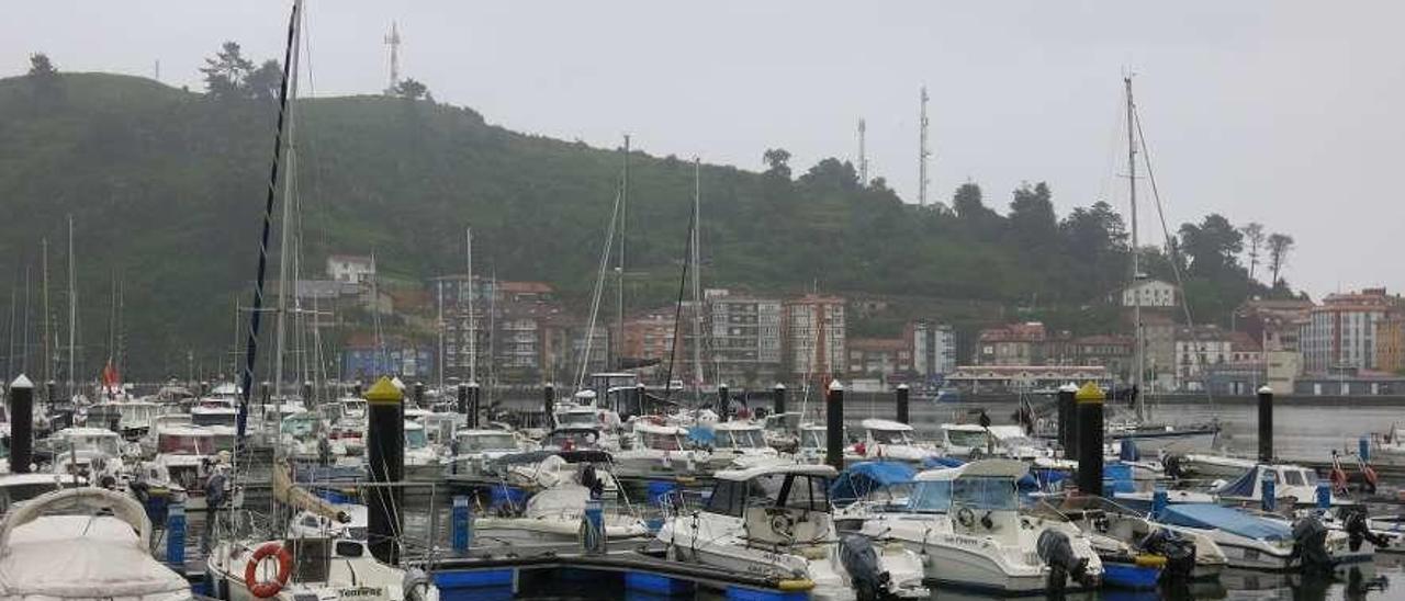 Las instalaciones del puerto deportivo de Ribadesella, ayer.