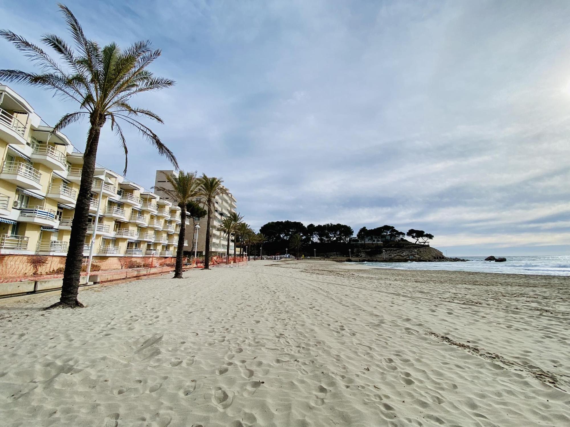 Baustelle an Promenade, geschlossene Hotels, Hunde am Strand: So ruhig geht es derzeit noch in Peguera zu