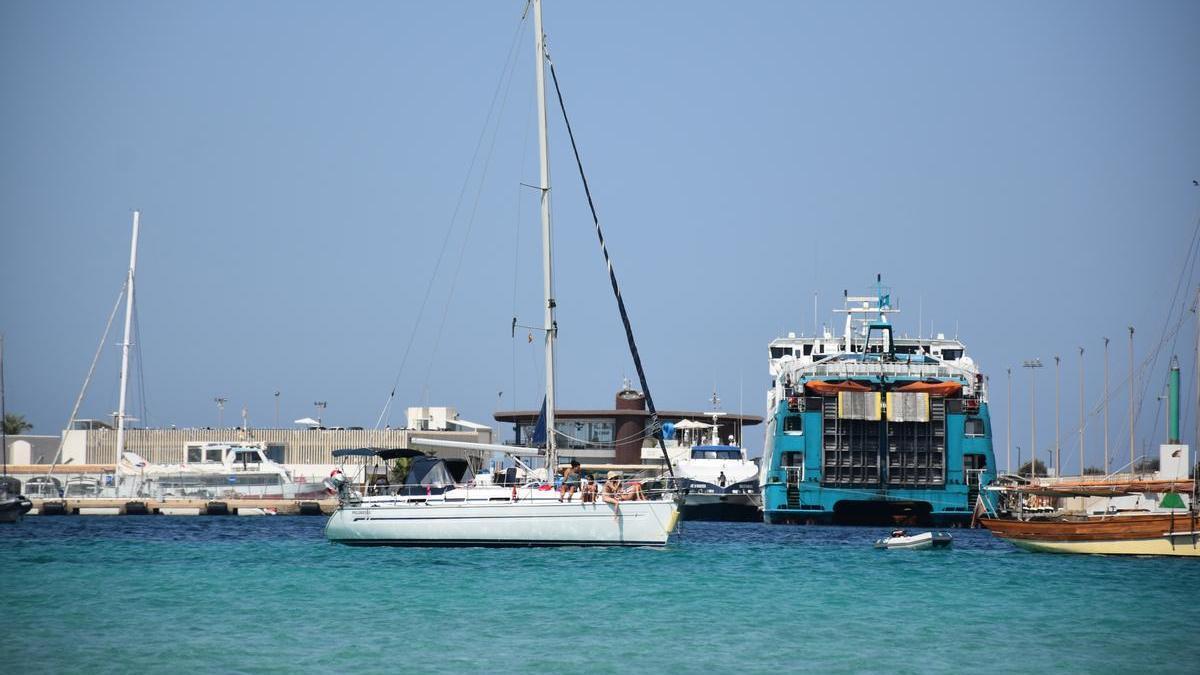 Barcos en el puerto de la Savina