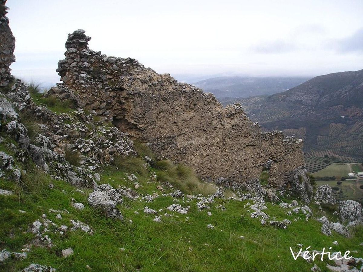 Restos del castillo de la Tiñosa.